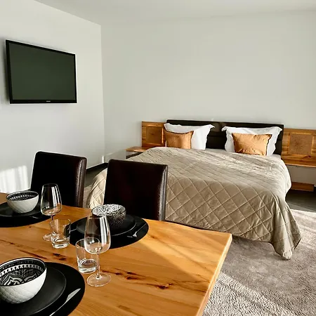 Studio I Whirlpool I Naehe Zu Wertheim Village Und Golfanlage I Netflix I An Der A3