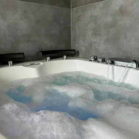 Studio I Whirlpool I Naehe Zu Wertheim Village Und Golfanlage I Netflix I An Der A3 马克特海登费尔德